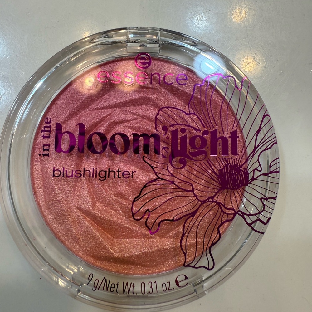 Essence Made Of Stardust Blushlighter